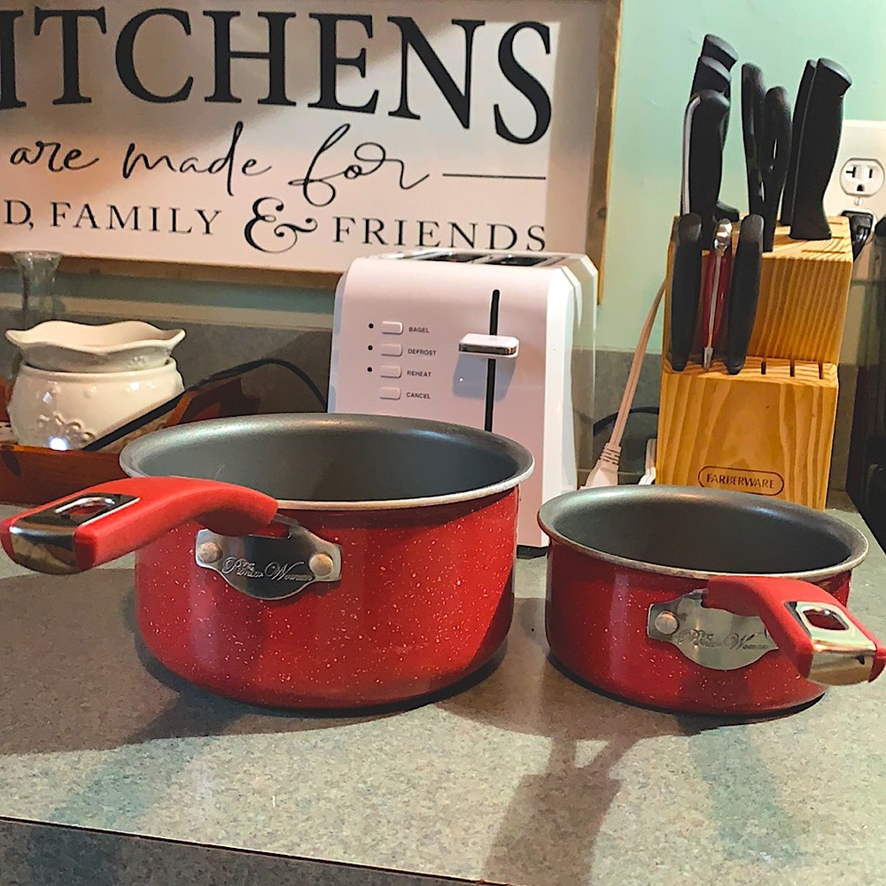 ❤️THE PIONEER WOMAN❤️ Set of 2 pots.